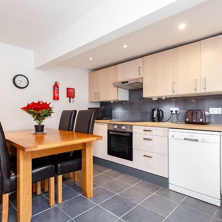 Gorgeous Town Centre Apt With Courtyard Garden Bournemouth Ngoại thất bức ảnh