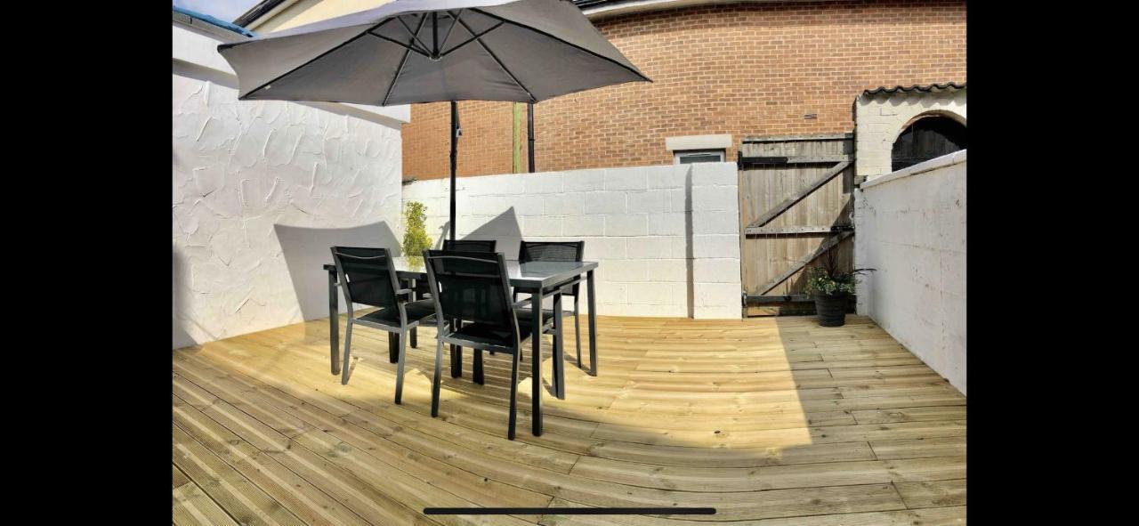 Gorgeous Town Centre Apt With Courtyard Garden Bournemouth Ngoại thất bức ảnh
